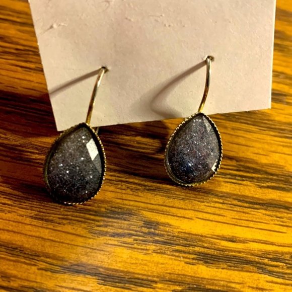 Dangling Earrings - Picture 1 of 4